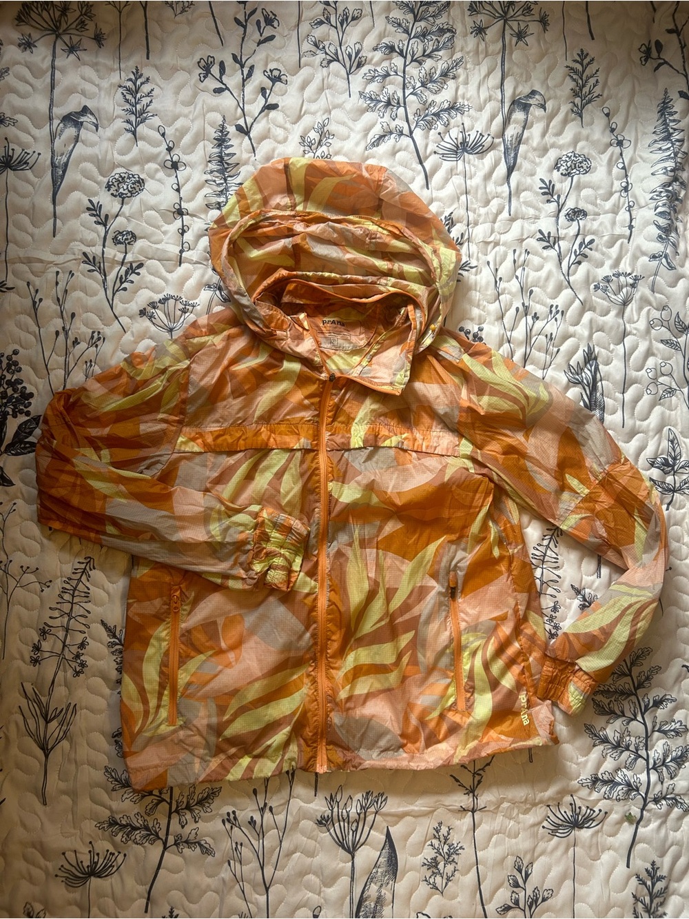 Prana whistler Lightweight Hooded packable wind breaker